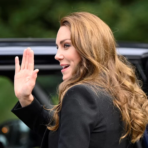 Θέμα συζήτησης η εμφάνιση της πριγκίπισσας της Ουαλίας στο μπαλκόνι του Μπάκιγχαμ