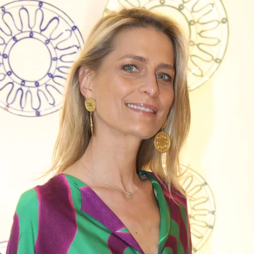 Η Τατιάνα Μπλάτνικ με capri παντελόνι | Το total beige look της