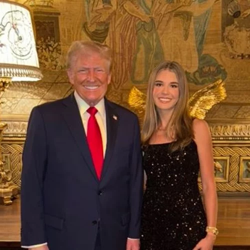"Συγχαρητήρια παππού. Σ' αγαπώ" | O Donald Trump ποζάρει με την καλλονή 17χρονη εγγονή του