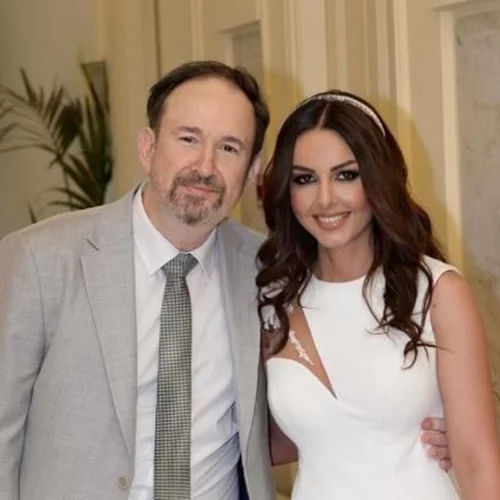 Γιάννης Παπαμιχαήλ | Στην πλαζ με τη σύζυγό του - Η ανανεωμένη εικόνα του