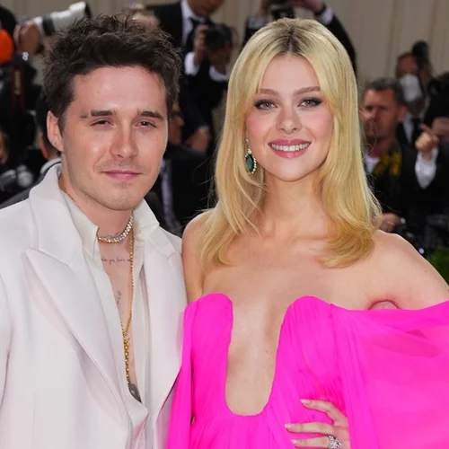 Αγνώριστη | Η ορκισμένη ξανθιά Nicola Peltz έγινε καστανή κι αυτή ήταν η αντίδραση του Brooklyn Beckham