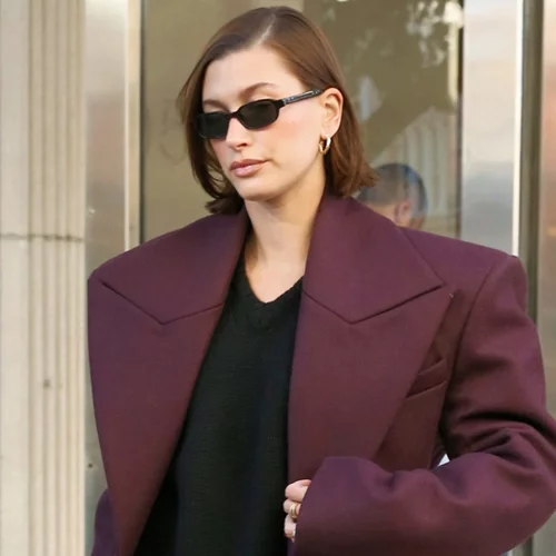 Αυτό το burgundy παλτό από τη Zara είναι το hero piece που χρειάζεσαι αυτόν το χειμώνα στη συλλογή σου