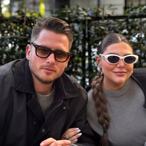 "It's official" | Ο Φάνης Μπότσης δημοσίευσε την πρώτη φωτογραφία του με τη Δανάη Μπάρκα