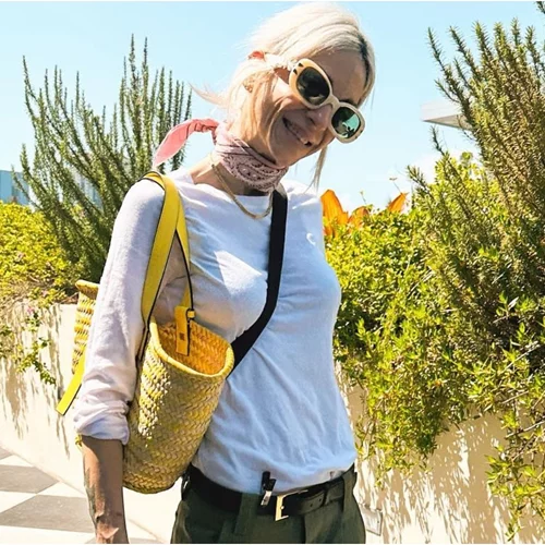 Η Σοφία Καρβέλα φόρεσε το τζιν που θα σε κάνει να δείχνεις ψηλότερη