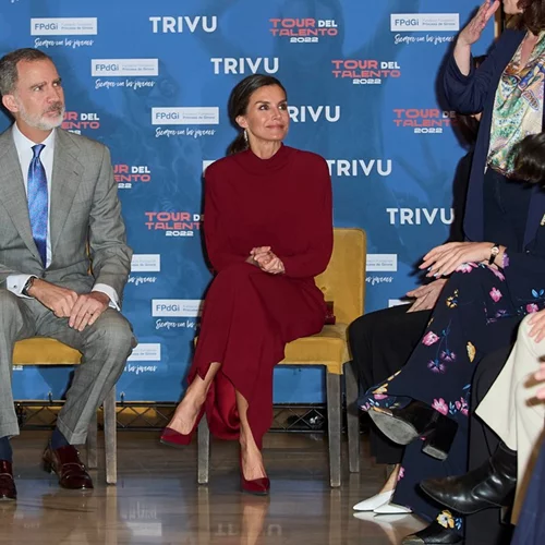 H βασίλισσα Letizia φόρεσε ξανά το αγαπημένο της φόρεμα από τη Massimo Dutti