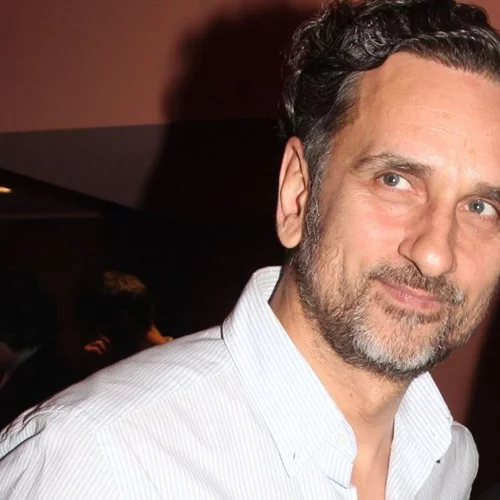 Νίκος Ψαρράς | Στο πλευρό του η γοητευτική σύζυγός του