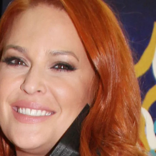 Σίσσυ Χρηστίδου | Μας δείχνει τo δώρο του γιου της, Mike, στη γιαγιά του που νοσηλεύεται