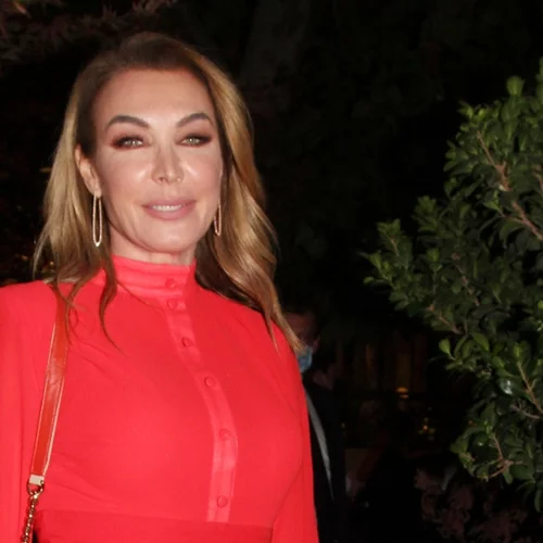 Στην γκαρνταρόμπα της Τατιάνας Στεφανίδου | Το μπεζ φόρεμά της που πρέπει να κάνεις δικό σου