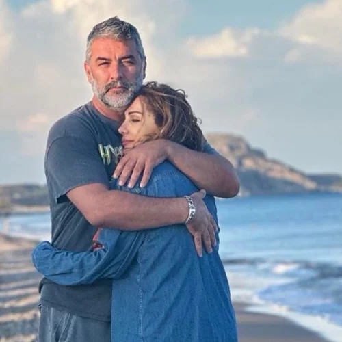 Δέσποινα Βανδή | Οι ευχές στον Βασίλη Μπισμπίκη για τα γενέθλια του και το φιλί "Έχει γενέθλια το αγόρι μου, σ’ αγαπάω"