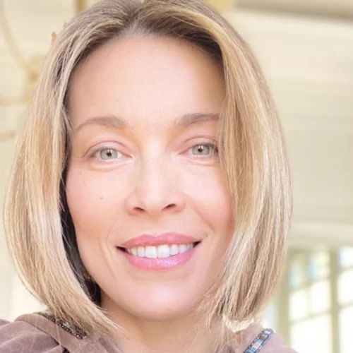 Η Μαριέττα Χρουσαλά με καρέ