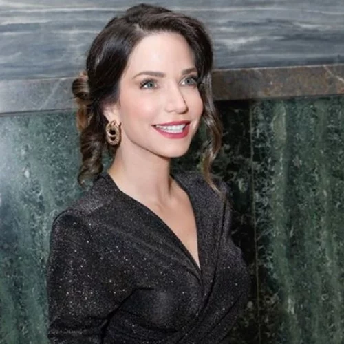 Κατερίνα Γερονικολού | Με glitter outfit σε κινηματογραφική πρεμιέρα