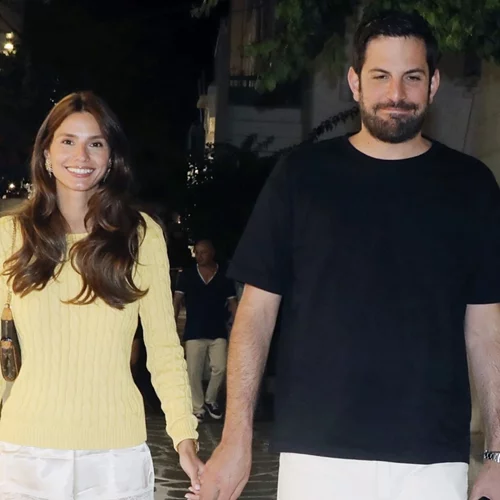 Ηλιάνα Παπαγεωργίου - Γιάννης Καραβασάνης | Η αμήχανη στιγμή του ζευγαριού στα σοκάκια της Μυκόνου