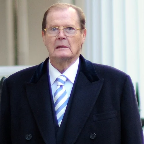 Ρότζερ Μουρ | Ο δανδής χιουμορίστας, το μοντέλο οδοντόκρεμας που θριάμβευσε ως 007