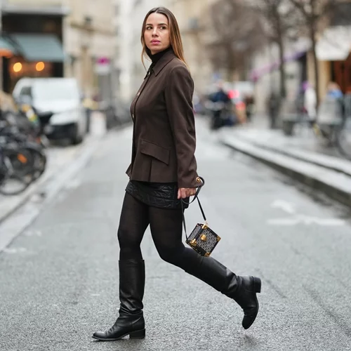 Οι μαύρες δερμάτινες μπότες από τη Zara που έχουν γίνει viral στα social media | Κοστίζουν 50 ευρώ