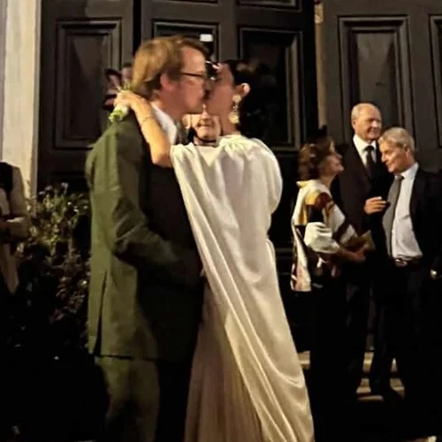 Νικόλας Νιάρχος - Malù dalla Piccola | Τρίτος γάμος στη Ρώμη - Το κλικ της Ευγενίας Νιάρχου που αποκάλυψε το νυφικό της εικαστικού