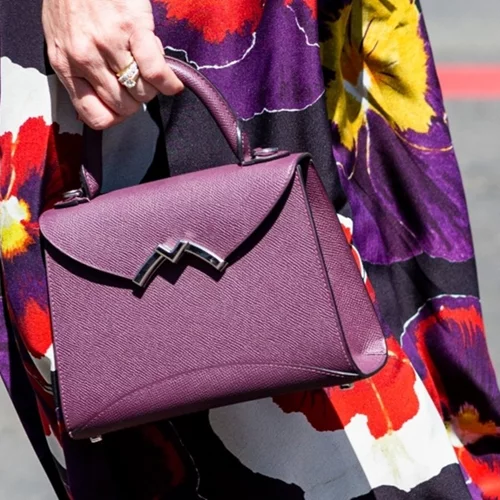 5 χρώματα τσαντών που ταιριάζουν με όλα τα σύνολα και δεν είναι το μαύρο