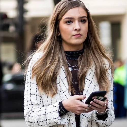 Μπλε φως | Τι είναι και πώς μπορεί να προστατευτεί η επιδερμίδα από αυτό;