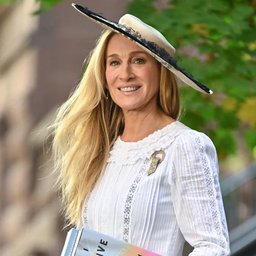 Τα θηλυκά ψηλοτάκουνα πέδιλα από τη Zara, που θα λάτρευε η Carrie Bradshaw είναι σε έκπτωση