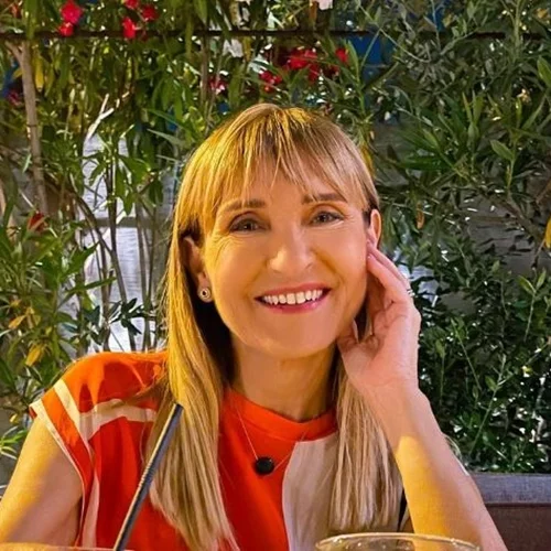 Μάρα Ζαχαρέα | Χαλαρώνει στο μπαλκόνι του σπιτιού της