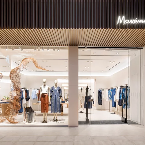 Massimo Dutti | Με νέα διακοσμητική πρόταση στο ανανεωμένο κατάστημα στην Γλυφάδα