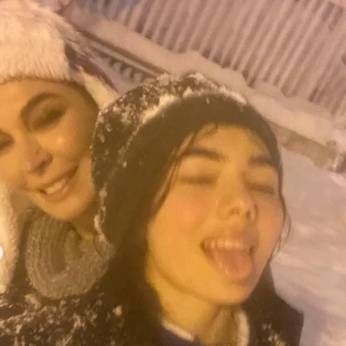 Λυδία Ευαγγελάτου | Η 17χρονη πανύψηλη κόρη των Στεφανίδου - Ευαγγελάτου ποζάρει στα χιόνια (εικόνες, βίντεο)