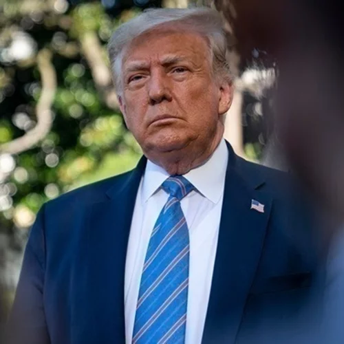 Guardian | Ο Τrump κατηγορείται πως κακοποίησε μοντέλο που του σύστησε ο Epstein