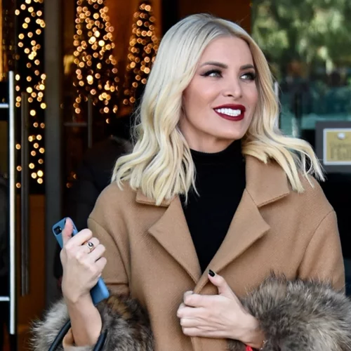 Βαρέθηκες τις φούστες; | Η Κατερίνα Καινούργιου φόρεσε το σορτς που θα σε κάνει να τις ξεχάσεις