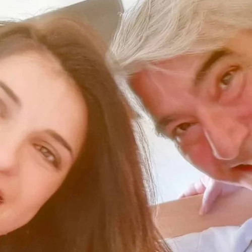 Σίμος Κεδίκογλου -  Ελισάβετ Κατσαμάκη | Η πρώτη φωτογραφία με το νεογέννητο μωρό τους από το μαιευτήριο