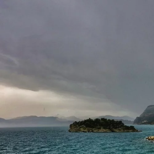 Ισχυρές βροχές, καταιγίδες και χιονοπτώσεις έως το μεσημέρι