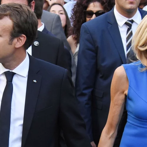 Χαμογελαστοί & ευδιάθετοι | Η επίσκεψη των Macrons στο Πριγκιπάτο του Μονακό μετά το συμβάν με το χαστούκι