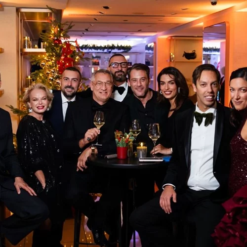 "We deliver Joy" | Τα πολυκαταστήματα attica εγκαινιάζουν και φέτος την εορταστική περίοδο με ένα εντυπωσιακό Private Festive Dinner