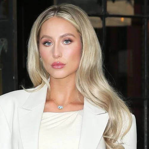 Τα 3 tips για πιο υγιή και λαμπερά μαλλιά στα οποία ορκίζονται τα TikTok girlies