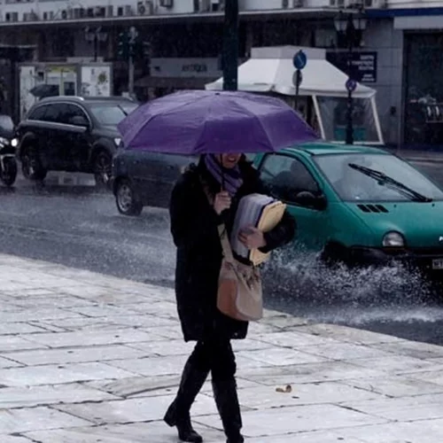 Βροχές, καταιγίδες και χαλαζοπτώσεις προβλέπονται για σήμερα σχεδόν σε όλη τη χώρα