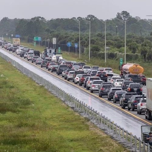 Σε συναγερμό η Φλόριντα των ΗΠΑ για τον κυκλώνα Μίλτον - Χιλιάδες κάτοικοι φεύγουν για να γλιτώσουν από το πέρασμά του