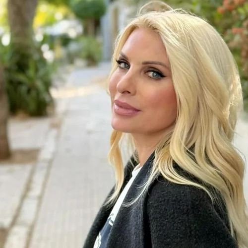 5 διαχρονικά πουλόβερ όπως αυτό που φόρεσε η Ελένη Μενεγάκη για τη χειμερινή συλλογή σου