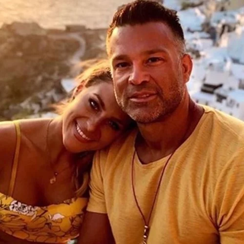 Κώστας Σόμμερ & Βαλεντίνη Παπαδάκη | Αποκαλύπτουν το πρόσωπο του γιου τους σε μια #FamilyGoals φωτογραφία