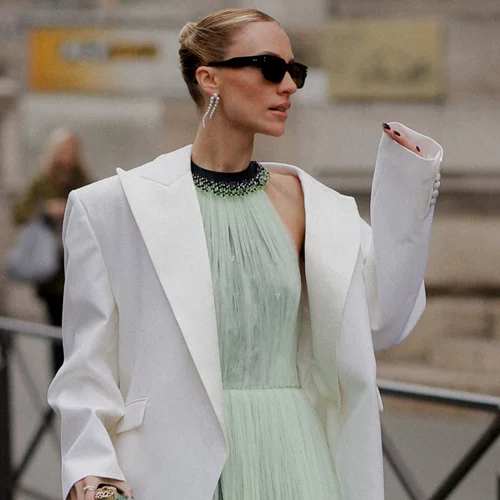 Είσαι καλεσμένη σε ανοιξιάτικο γάμο; Αυτό το Mango φόρεμα έχει γίνει διάσημο στο TikTok και είναι ιδανική επιλογή