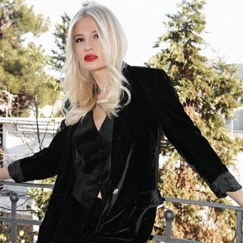 Φαίη Σκορδά | Έκανε το τραπέζι στον ανιψιό της στη μονοκατοικία της στα βόρεια προάστια