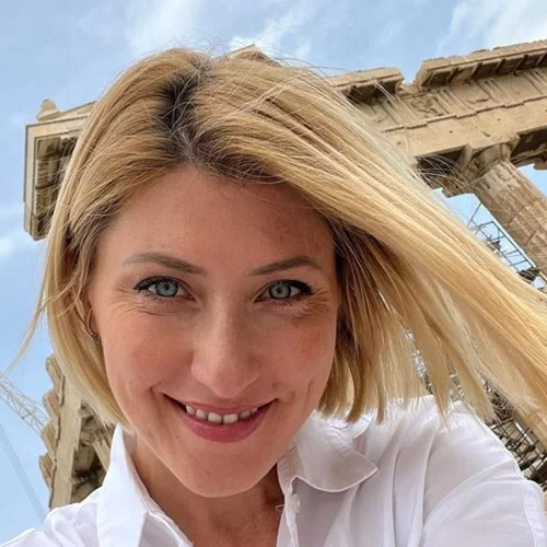 Εννέα διάσημες Ελληνίδες που είναι φυσικές ξανθιές - και δεν είχες ιδέα -