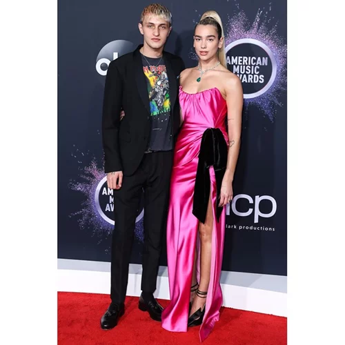 Dua Lipa | Οι τρυφερές ευχές στο σύντροφό της, Anwar Hadid για τα γενέθλιά του