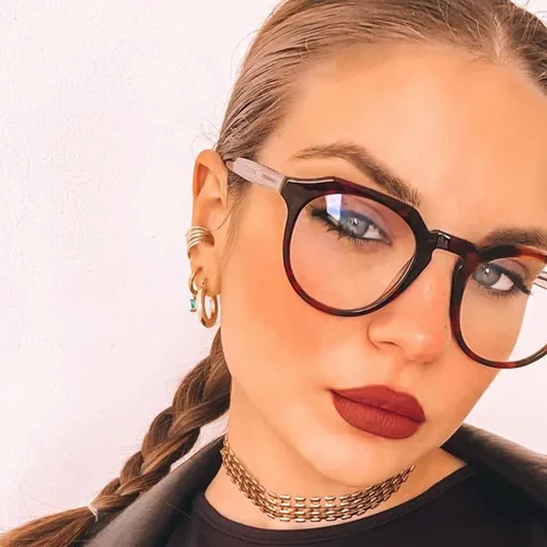 Βρήκαμε τα πιο fashionable γυαλιά blue light που θα προστατέψουν τα μάτια μας με στυλ