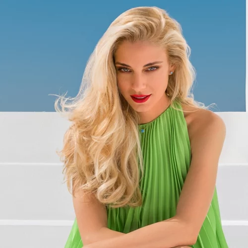 Δούκισσα Νομικού | Φόρεσε τα παπούτσια που ταιριάζουν τέλεια με όλα τα καλοκαιρινά φορέματα σου