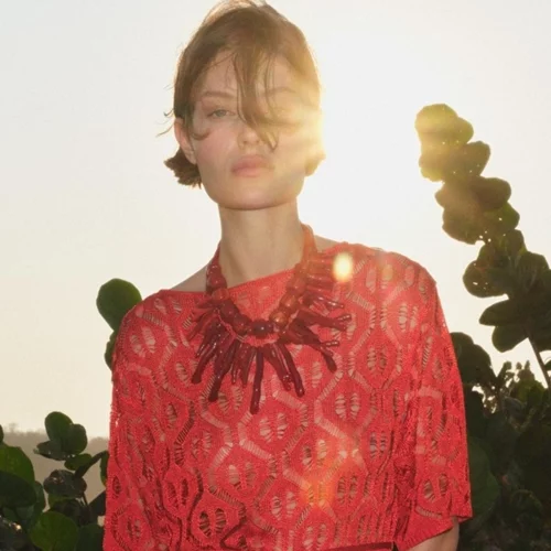 Αυτό είναι το ολόσωμο μαγιό από Zara που μπορείς να φορέσεις άνετα και εκτός παραλίας