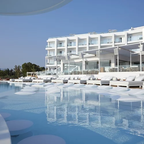 Το Nikki Beach Resort & Spa Porto Heli σου υπόσχεται τις καλύτερες διακοπές που έχεις κάνει
