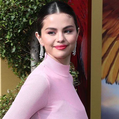 Selena Gomez | Δεν πρόλαβε να ανεβάσει το tip της για τέλειες βλεφαρίδες κι έγινε αμέσως viral