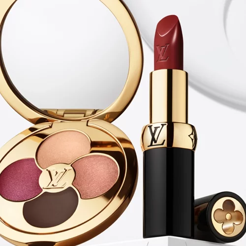 Ο οίκος Louis Vuitton λανσάρει την πολυαναμενόμενη σειρά προϊόντων μακιγιάζ του που ακτινοβολεί πολυτέλεια