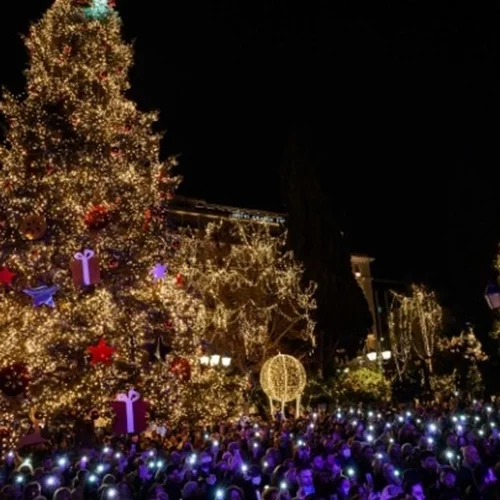 Σήμερα η Αθήνα θα ανάψει το Χριστουγεννιάτικο δέντρο της