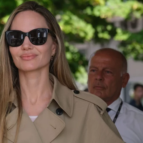 Angelina Jolie στο 81ο Φεστιβάλ Βενετίας | "Ο ρόλος της Κάλλας ήταν η ψυχοθεραπεία που δεν γνώριζα ότι χρειαζόμουν"