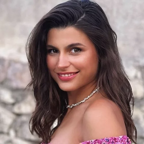 Η Δανάη Παππά στο κομμωτήριο | Η γαλλική αλλαγή στα μαλλιά της