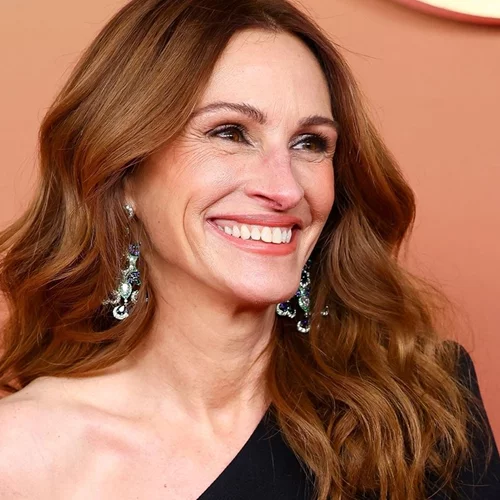 H αγαπημένη ενυδατική κρέμα της Julia Roberts για απαλή, νεανική επιδερμίδα δεν κοστίζει πάνω από 12 ευρώ
